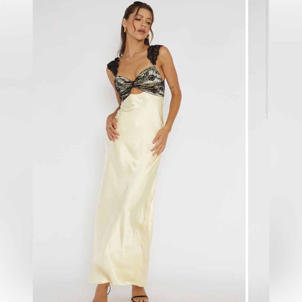 Selfie Leslie. Claribel Lace Bust Maxi Dress. Yellow w/Black Lace. Size S. NWT.